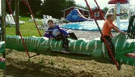 Vierailulla olleet koululaiset Visulahdessa, Mikkelissä.